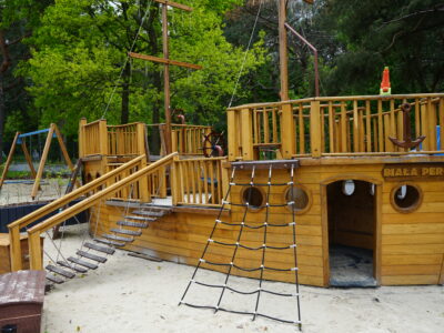 Hotel nad morzem z placem zabaw w Krynicy Morskiej