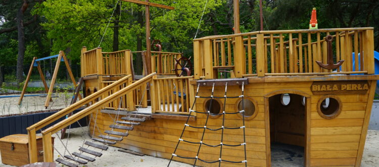 Hotel nad morzem z placem zabaw w Krynicy Morskiej