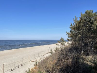 Wypoczynek nad morzem dla seniorów 60+ blisko plaży