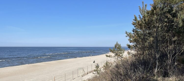 Wypoczynek nad morzem dla seniorów 60+ blisko plaży